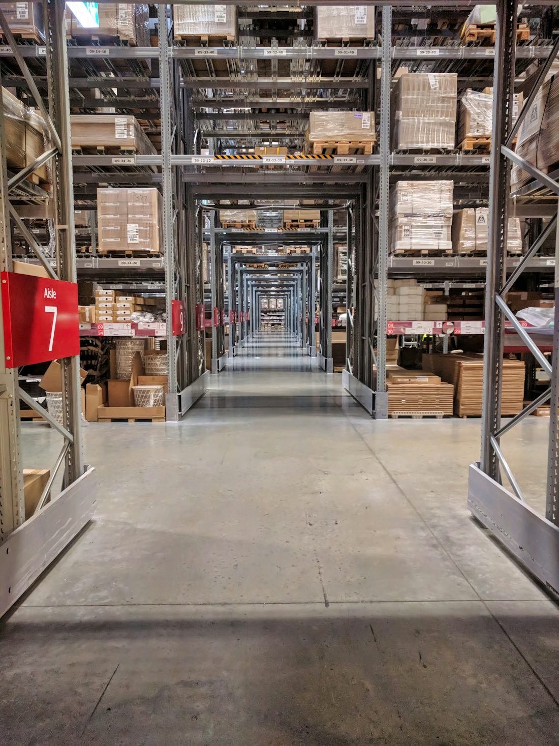 Order picking and dispatch area